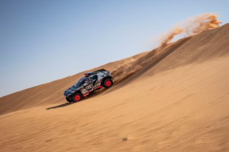 Le pilote de rallye-raid français Stéphane Peterhansel a remporté la dixième étape du Dakar 2022 en Arabie Saoudite à bord de son Audi RS Q e-tron.