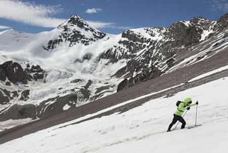 Fernanda Maciel asciende el Aconcagua en Mendoza, Argentina.