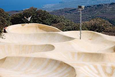 El skater Alex Hallford en el hotel Blu Enigma.