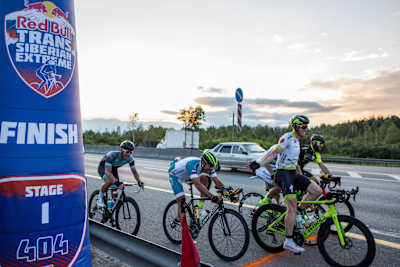 Peter Sandholt krydser målstregen som nr. 1