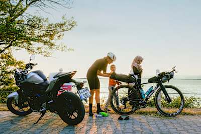 Here, Wilcox takes a short break on her way from Istanbul to Hendek, Turkey. A few days later, she flew from Tbilisi, Georgia, to Perth, Australia.