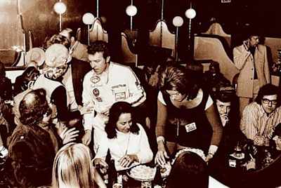 La fiesta de la noche anterior a la salida, otro pilar de Cannonball Baker.