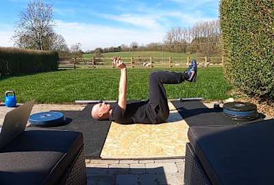 Deadbug bodyweight exercise how to starting position