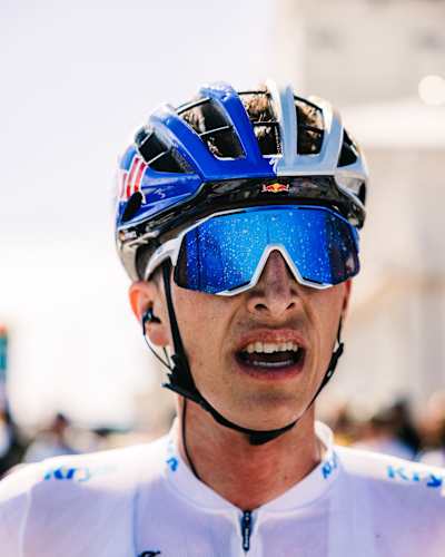 Portrait du jeune cycliste Florian Lipowitz, de l'équipe Red Bull - BORA - hansgrohe, au Mont Ventoux sur le Tour de France 2025.