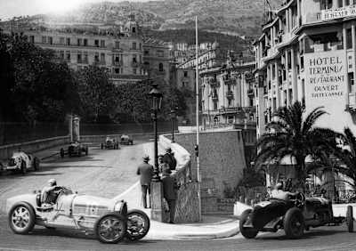 The famous curve before the Monte Carlo Casino
