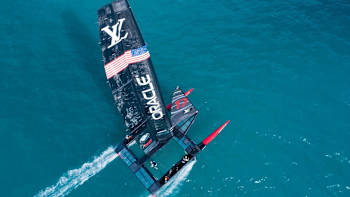 ORACLE Team USA va al máximo durante un tramo de la Copa América