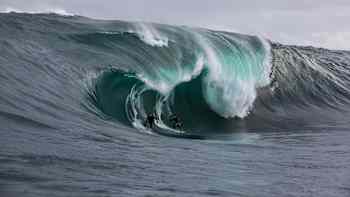 Sessions: Ross Clarke-Jones surfing The Right – video