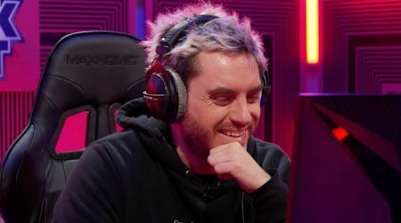 Zerator dans le cube de Red Bull Geogamers.