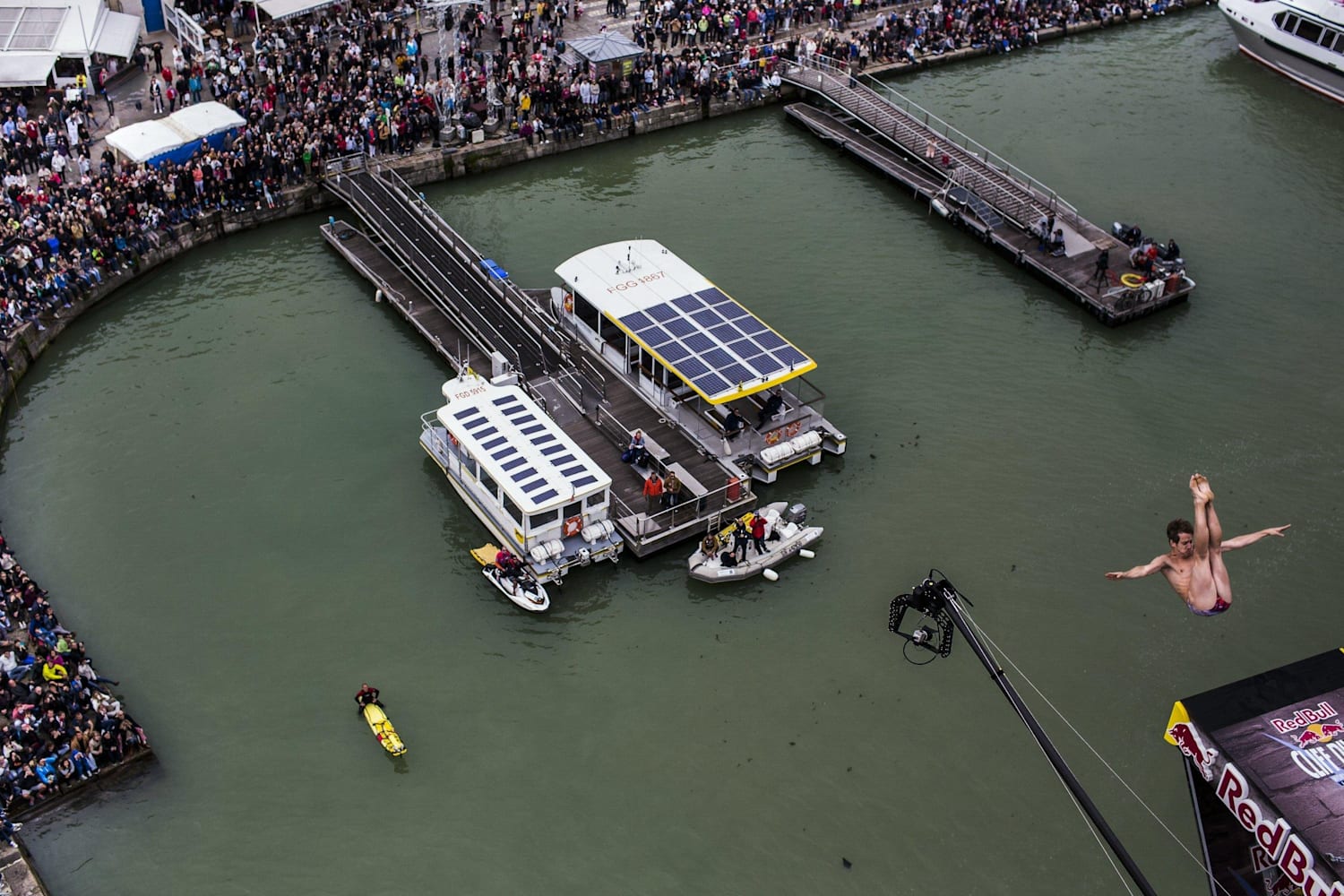 Gary Hunt vyhrál Red Bull Cliff Diving La Rochelle
