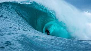Le surfeur Mark Matthews en action sur la vague de Cape Fear.