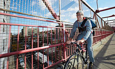 Aller travailler en vélo est un moyen efficace pour s'entrainer selon le cycliste pro Matt Rowe.