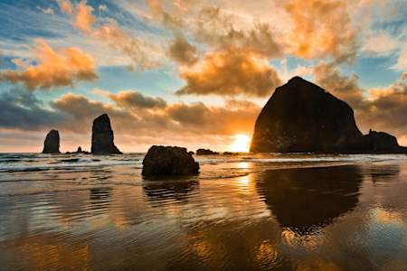 Haystack Rock dans l'Oregon