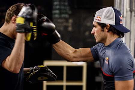 Anche un po' di boxe nel menà dell'allenamento Anche un po' di boxe nel menà dell'allenamento