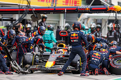 Max Verstappen versucht einen Undercut auf dem Hungaroring.