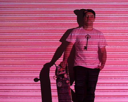 Sandro Dias Porträt in rosa.