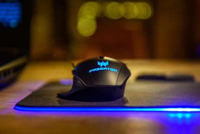 La souris Predator Cestus 500 est l'accessoire gaming à offrir à un amateur de jeux vidéo à Noël.