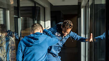 AP-1UUHBMCES1W11-featureMedia