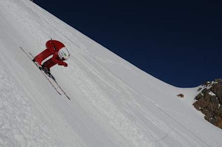Simone Origone sets a speed skiing record.