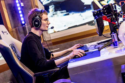 Le toplaner Kallesyn  lors d'un match de la finale du Red Bull Solo Q France, tournoi 1v1 sur League of Legends.