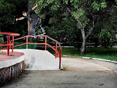 Tiago Lemos - Switch Backside Boardslide