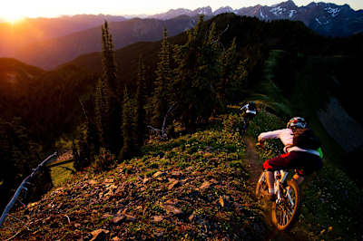 Des mountain bikers sur un circuit de Retallack.
