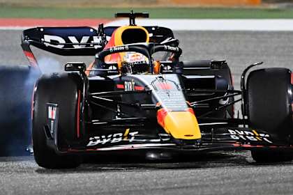Max Verstappen i Oracle Red Bull Racing RB18 ved F1-sæsonåbningen i Bahrain.