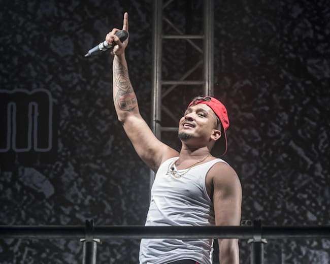 Divine Song Mirchi The Story Behind The Song In 2015, divine collaborated with another rapper, naezy and referred to the collaboration as divine and naezy and released a song 'mere gully mein' under sony divine made his singing debut with the bollywood movie, mukkabaaz. divine song mirchi the story behind