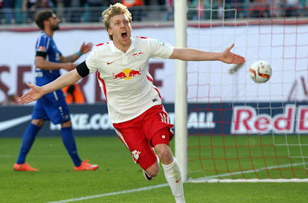 Le footballeur Emil Forsberg qui évolue au poste d'ailier droit de l'équipe RB Leipzig.