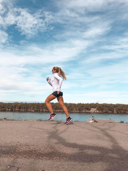 La blogueuse Anne Dubndidu en session de running avant le marathon de Los Angeles 2018.