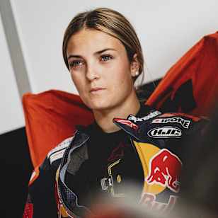 Alejandra Fernández in the garage of Jerez 2026