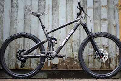 Side view of the 2017 Robot Bike Co R160