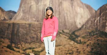 La grimpeuse professionnelle Sasha DiGiulian a gravi Mora Mora&nbsp;à Madagascar en escalade libre.