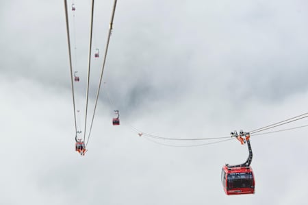 El PEAK 2 PEAK is es un increíble funicular que tardó dos años en construirse.