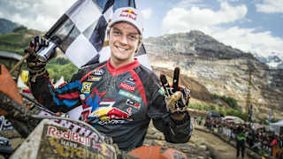 Jonny Walker świętujący na Red Bull Hare Scramble Jonny Walker świętujący na Red Bull Hare Scramble
