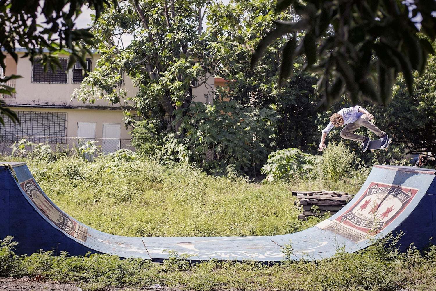 Photo gallery of 5 European skaters skating Puerto Rico