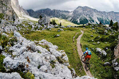 Amazing singletrack and scenery.