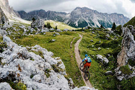 Amazing singletrack and scenery.