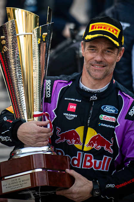 Sébastien Loeb celebra su victoria en el podio del Rally de Montecarlo en Mónaco, primera etapa del Campeonato del Mundo de Rallyes WRC 2022.