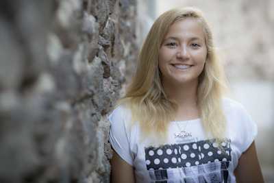 La grimpeuse américaine Sasha DiGiulian pose pour un portrait lors de la première ascension féminine  de Viaje de Los Locos (5.14a - 8b+) en Sardaigne, Italie le 29 août 2014.