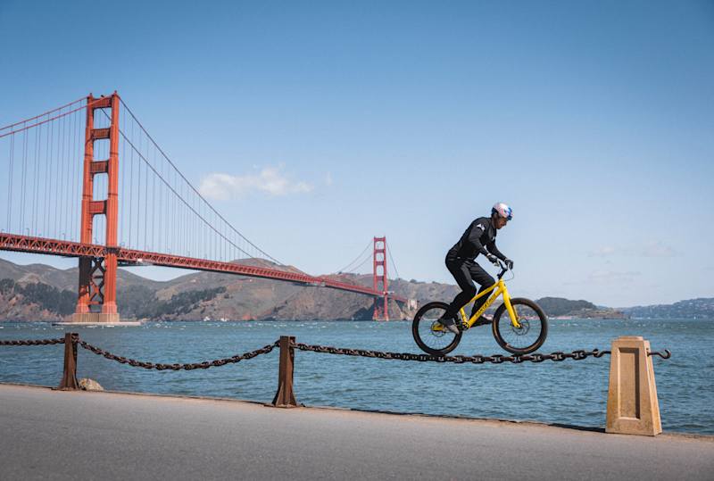 サンフランシスコからの手紙』：ダニー・マッカスキル専用Santa Cruz