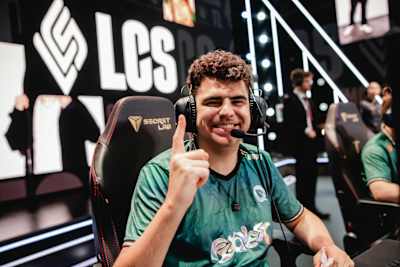 Le top laner de Flyquest Gabriël 'Bwipo' Rau est l'un des joueurs à suivre lors du Mid Season Invitational de League of Legends 2024.
