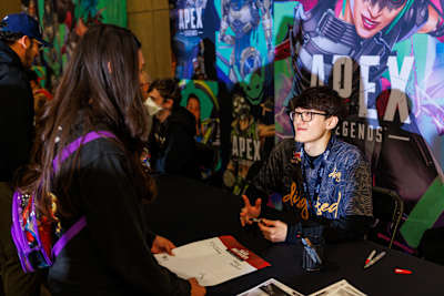 Timothy "iiTzTimmy" An signs autographs and meets fans at the APEX Legends Season 4, Split 1 Playoffs, held at the Galen Center in Los Angeles, CA, USA on 4 May, 2024. 