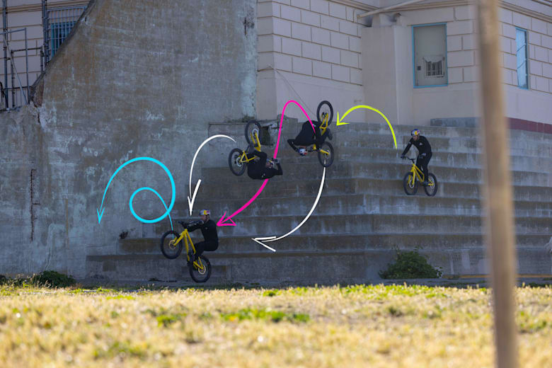 Ο Danny MacAskill προσγειώνει το front flip στο Αλκατράζ στο San Francisco, στην Καλιφόρνια, στο πλαίσιο του νέου του video 'Postcard from San Francisco', Μάιος 2022.