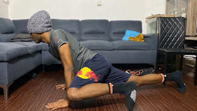 Les Mountain Climbers renforcent sont un exercice qui renforcent vos abdominaux tout en développant votre cardio.