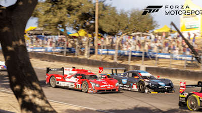 Captura de pantalla de Forza Motorsport muestra una carrera con varios coches de distintas clases.