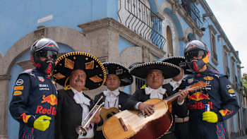 El Pit Crew con Mariachis