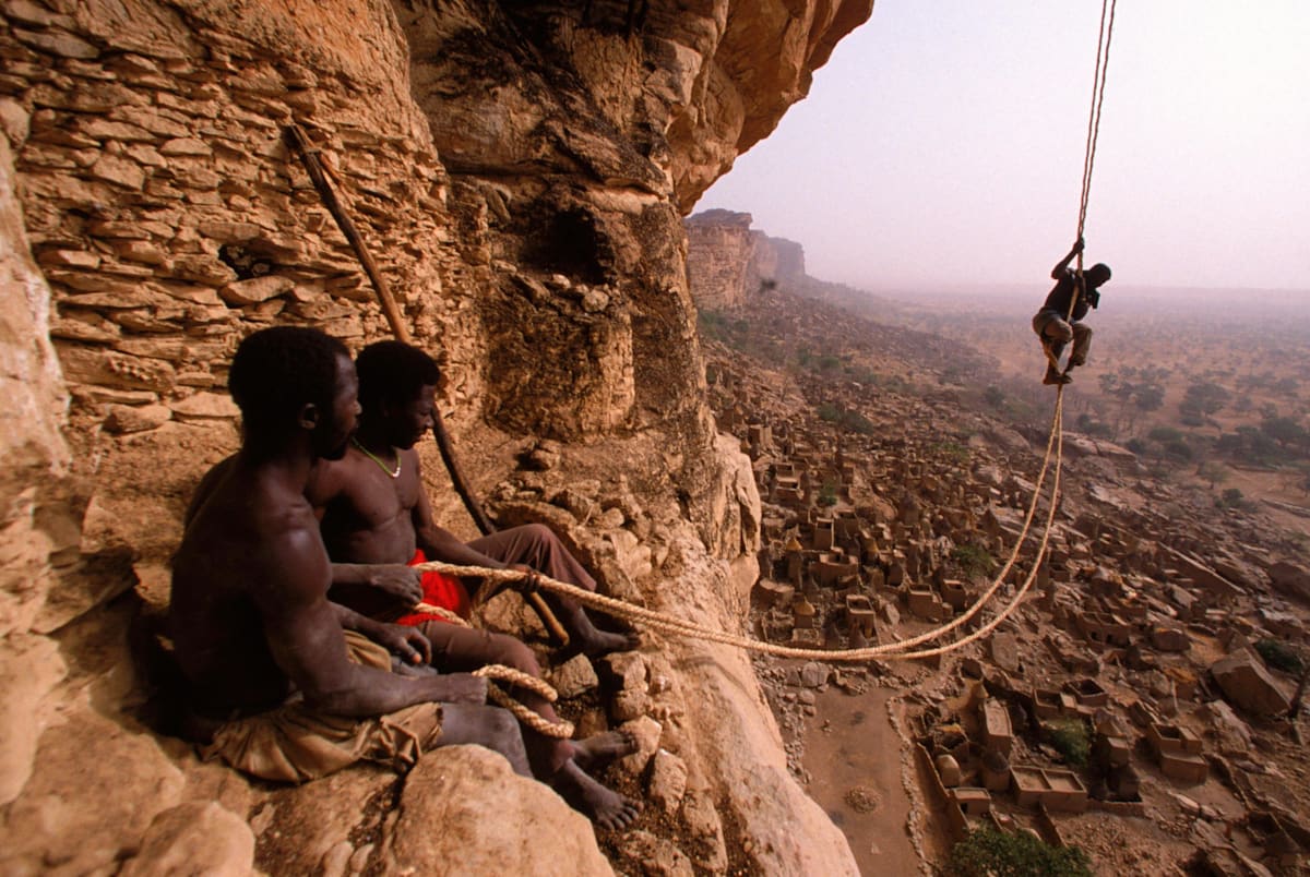Ireli, climbing to collect pigeon guano. Working as a team, three Dogon climbers.