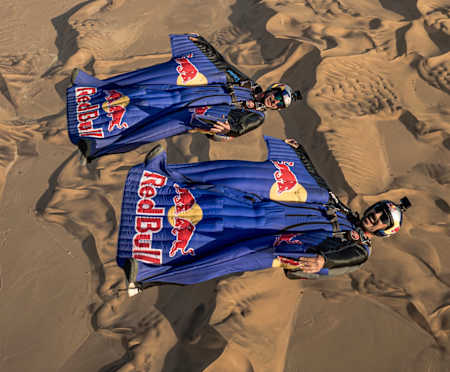 Les deux pilotes en plein vol.