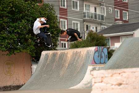 Sessão do Madars Apse e Felipe Nunes na Creche, DIY skatepark em Curitiba