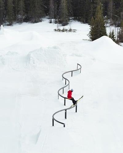 Jesper Tjäder performt während der Dreharbeiten zu Unrailistic 2.0 in Schweden.